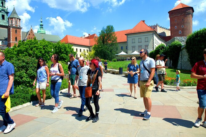 Krakow Guided Tour to Iconic Polish Royal Residence Wawel Castle - Finding the meeting point on Kanonicza Street