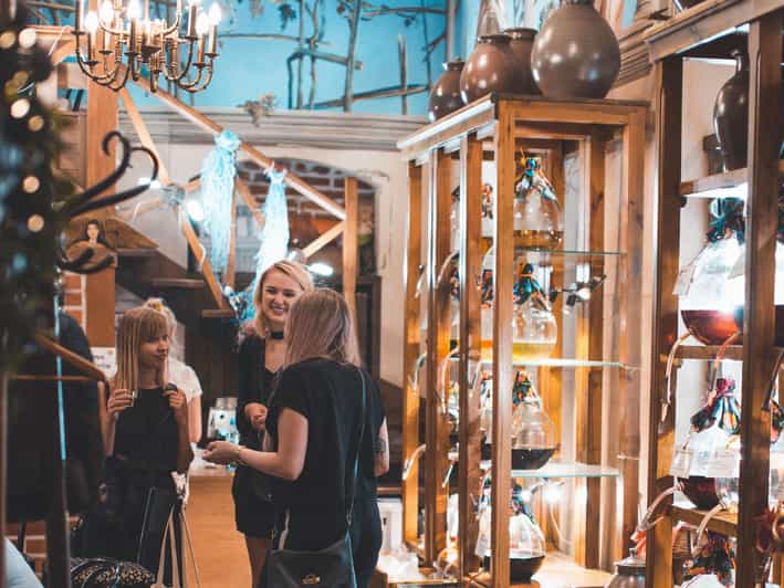 Kraków: Guided Vodka Tour with Food and Drink Tastings - What the guides add to the evening