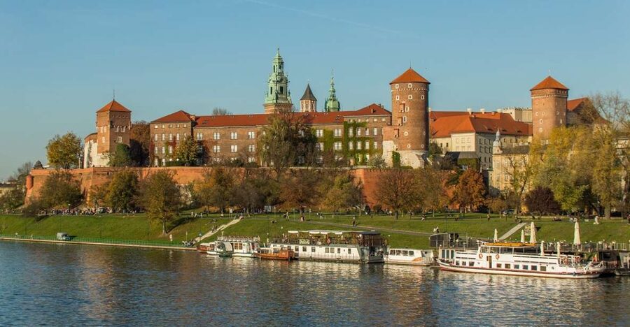 Krakow: Guided Wawel Tour, Lunch, and Vistula River Cruise - The Vistula cruise changes your view of Krakow