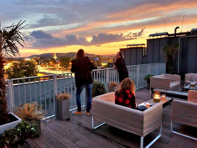 Krakow: Hidden Rooftop Bar Reservation with 1 Cocktail - Finding the rooftop at Holiday Suites Cracow