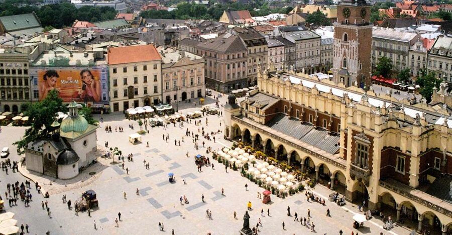 Krakow: Highlights of Old & New Town Private Walking Tour - Languages, walking conditions, and guide quality
