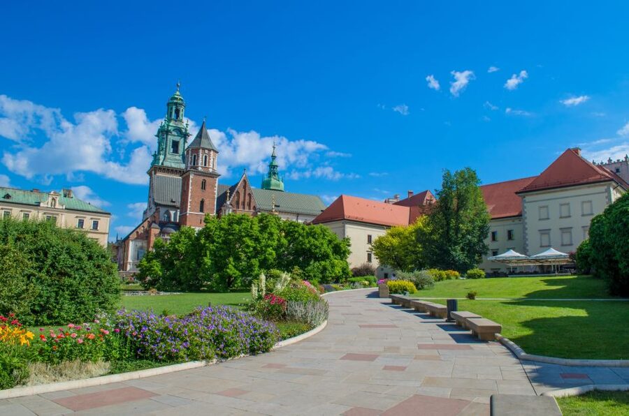 Krakow: Highlights of Old & New Town Private Walking Tour - Wawel Hill, royal buildings, and the cathedral