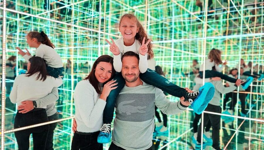Krakow House Of Attractions: Guided Admission To attractions - Finding your way through the mirror maze