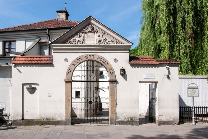 Krakow Jewish District and Ghetto Guided Tour in a Small Group - Crossing from Kazimierz to the Krakow ghetto