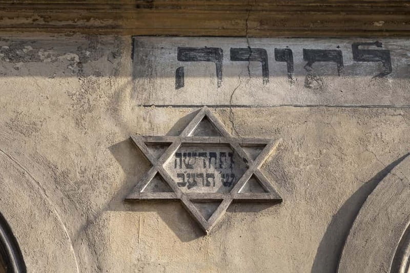 Krakow Jewish District Tour in a Small Group - Crossing into the former Jewish Ghetto