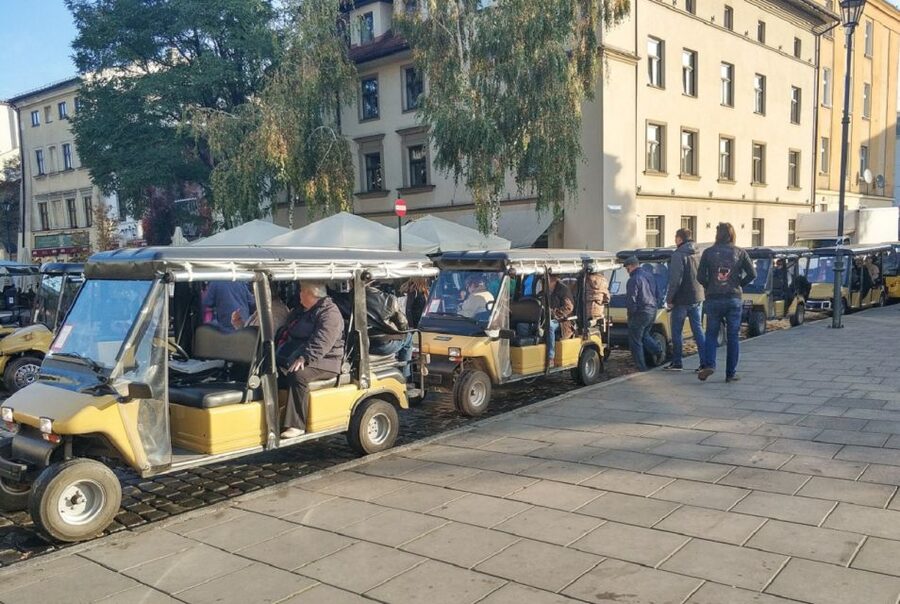 Krakow: Jewish Quarter and Ghetto Electric Golf Cart Tour - Why a golf cart works well in Krakow