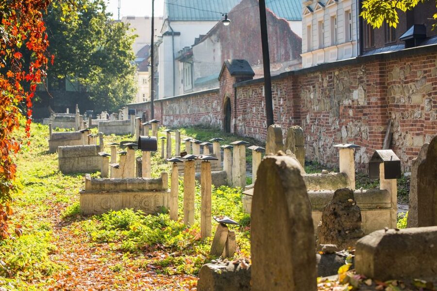 Kraków: Jewish Quarter, Auschwitz, And Salt Mine 3-Day Tour - Practical things to bring and remember