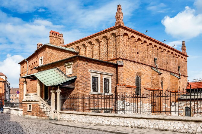Krakow: Jewish Quarter Guided Walking Tour - Walking through Spielberg’s Krakow