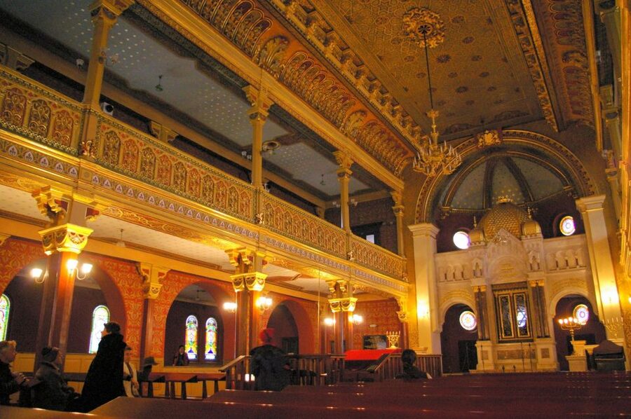 Krakow Kazimierz and Jewish Ghetto Tour with Synagogues - Guide quality and the feel of the tour