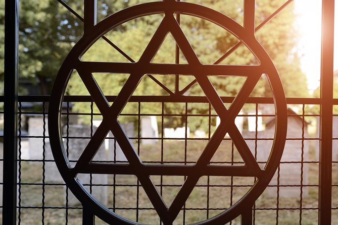 Krakow Kazimierz and Jewish Ghetto Tour with Synagogues - Schindler sites and the limits of a short stop