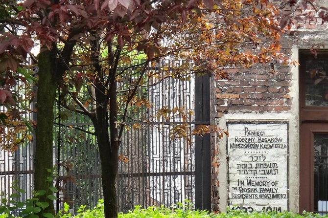 Krakow Kazimierz and Jewish Ghetto Tour with Synagogues - New Square, Jan Karski, and the human scale of the walk