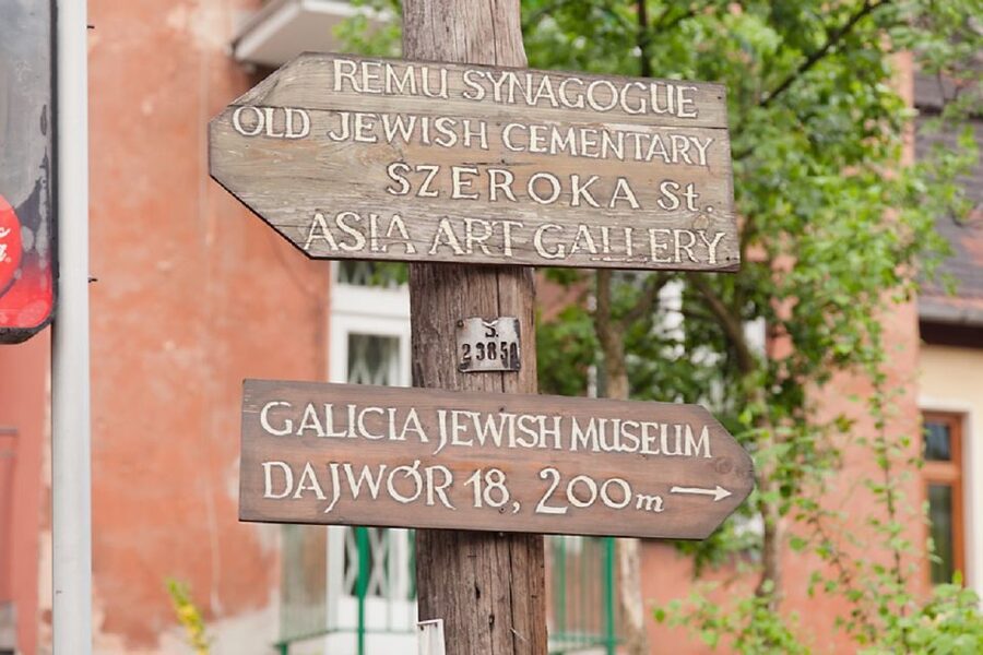 Krakow: Kazimierz Jewish District Private Guided Tour - Timing, walking, and practical comfort