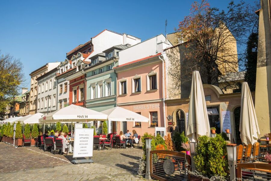 Krakow: Kazimierz Jewish Quarter Walking Tour - Remuh Synagogue and Cemetery