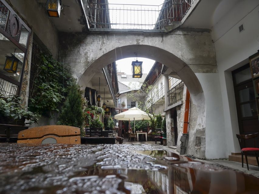 Krakow: Kazimierz, Schindler's Factory & Ghetto with Guide - Five hours, three rest stops, and a walking pace