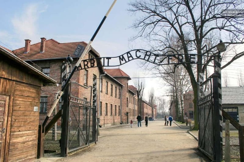 Krakow: Last Minute Auschwitz-Birkenau Guided Tour - Auschwitz I: entering through the Arbeit macht frei gate