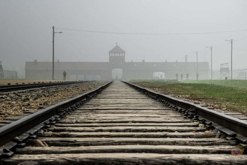 Krakow: Last Minute Auschwitz-Birkenau Guided Tour - Meeting in Krakow and the early start