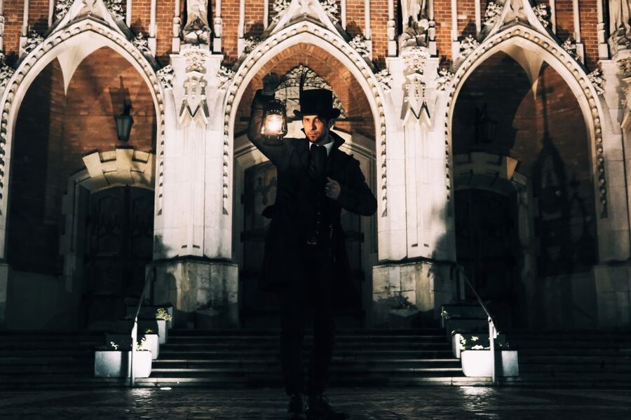 Krakow: Legends and Tales of Old Town Walking Tour - Meeting the lantern bearer at St. Mary Basilica