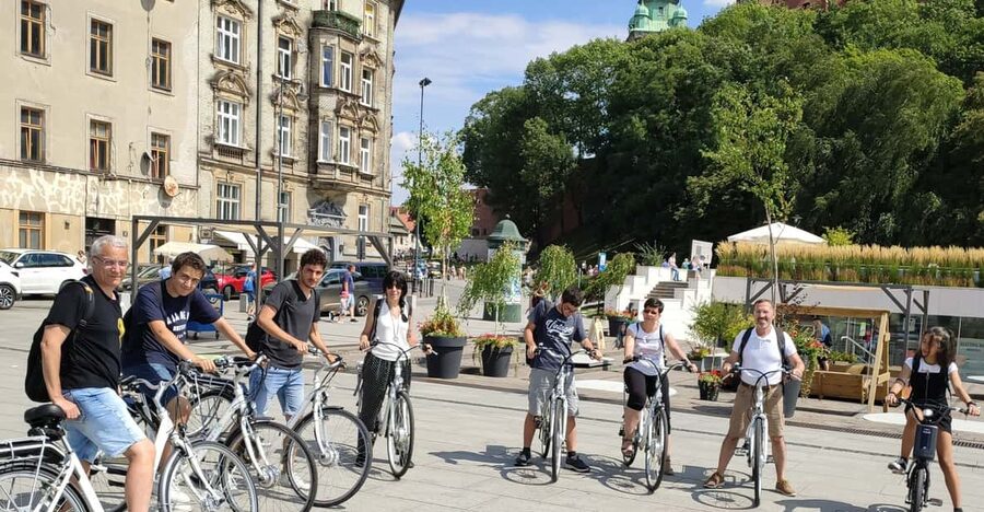 Krakow: Multilingual Tour On Electric Bikes - Reaching the former Jewish Ghetto