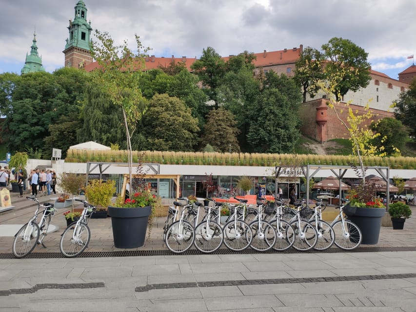 Krakow: Multilingual Tour On Electric Bikes - How the three-hour schedule feels