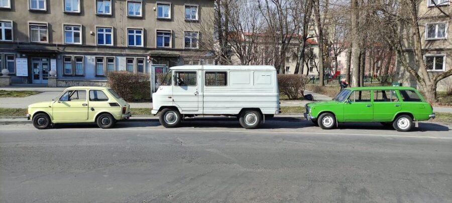 Krakow: Nowa Huta Guided Tour in Vintage Car - Who should book this Nowa Huta tour?