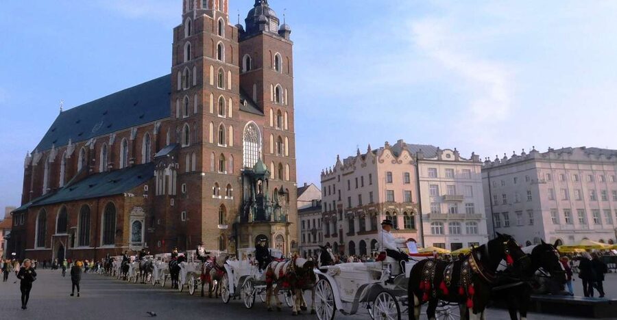Krakow Old Town and Jewish Quarter in one guided walk - Kazimierz, synagogues, and the Jewish quarter