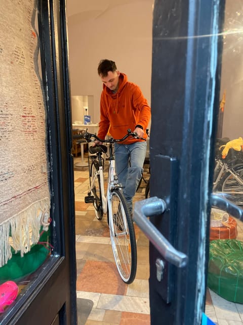 Krakow: Old Town and Kazimierz Guided Bike Tour - Key points at a glance