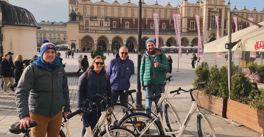 Krakow: Old Town and Kazimierz Guided Bike Tour - Synagogues and Szeroka Street