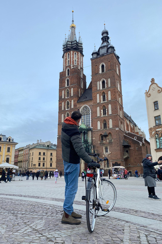Krakow: Old Town and Kazimierz Guided Bike Tour - Bikes, timing, and what to bring