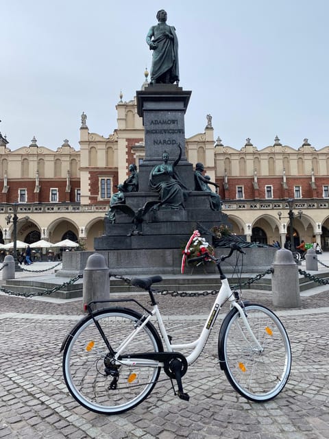 Krakow: Old Town and Kazimierz Guided Bike Tour - From Florian Gate to the Main Market Square