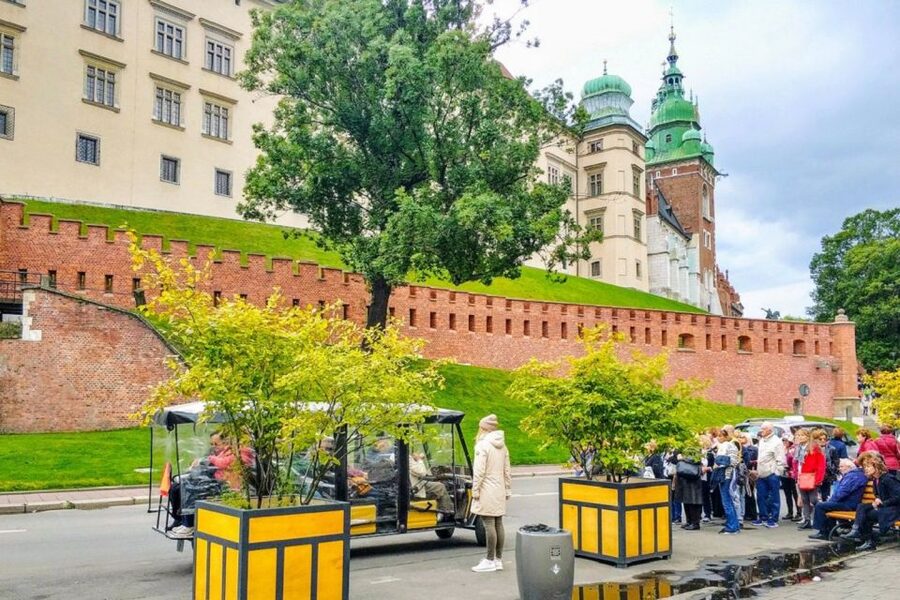 Krakow: Old Town, Ghetto, and Kazimierz Golf Cart Tour - Planty Park and the streets around the center