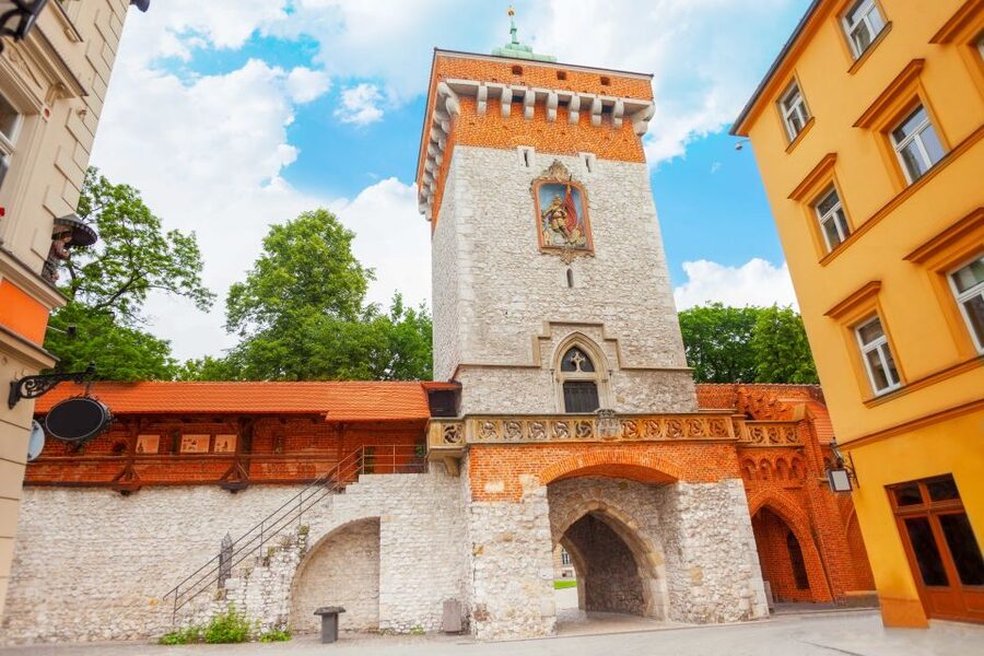 Krakow: Old Town Guided Walking Tour - Reaching Wawel Hill and the royal complex