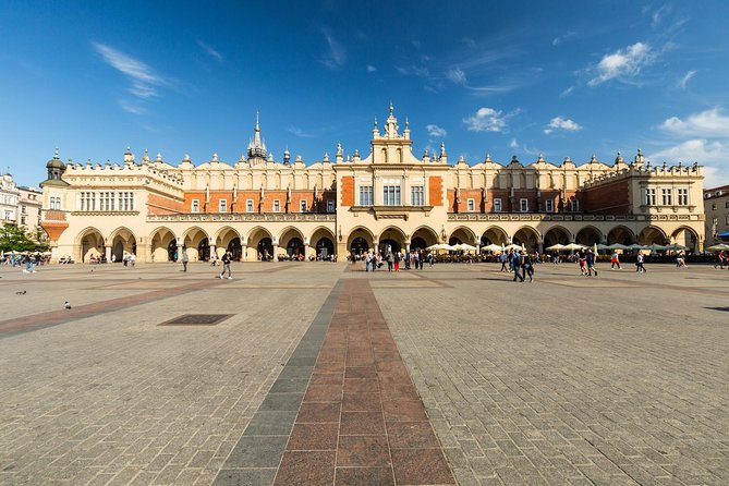 Krakow: Old Town Guided Walking Tour - Starting at St. Florian’s Church and the northern gate