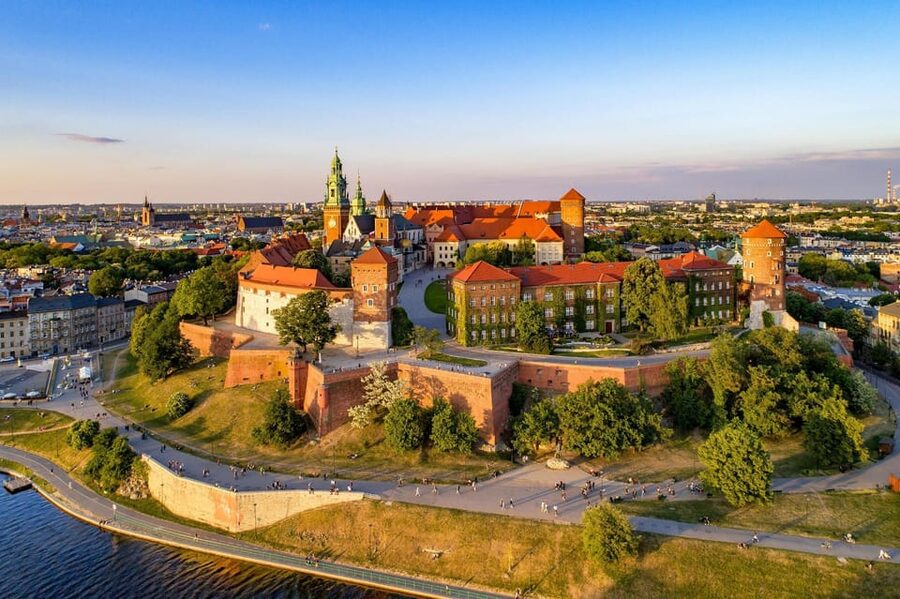 Krakow: Old Town "Royal Route" Walking Tour - Reaching Wawel Hill and the royal complex