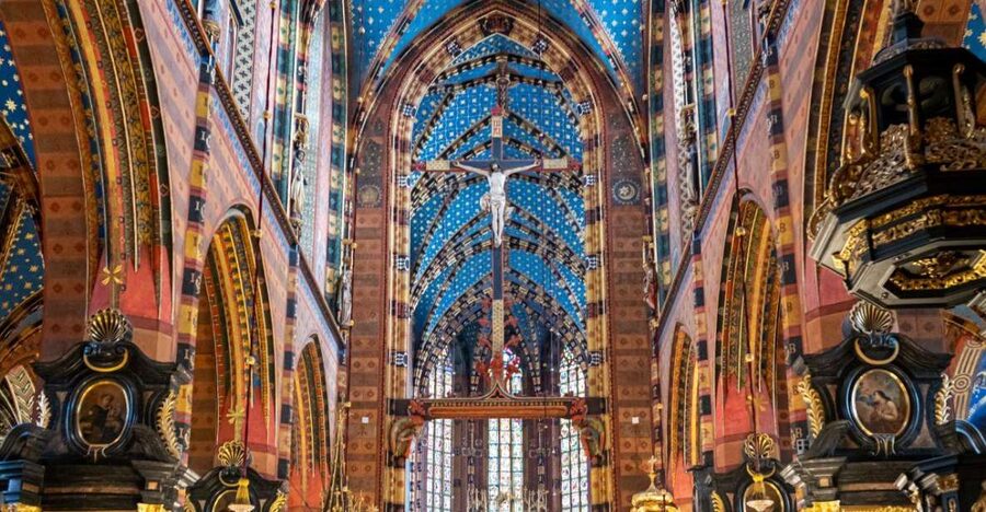 Krakow: Old Town short walk with St. Mary's Basilica visit - Key points at a glance