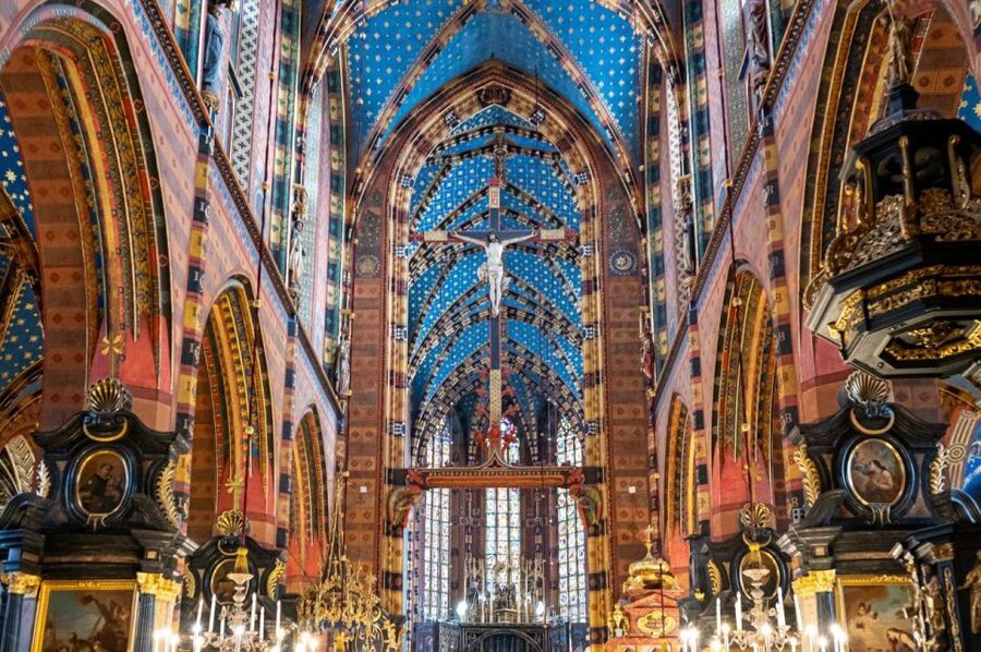 Krakow: Old Town short walk with St. Mary's Basilica visit - The Renaissance Cloth Hall and Krakow’s trading past