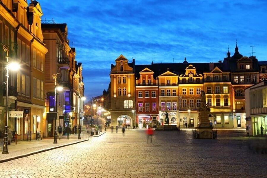 Krakow : Old Town Walking Tour With A guide - St. Mary’s Basilica and the heart of Krakow