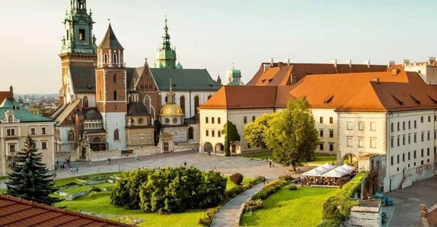 Krakow : Old Town Walking Tour With A guide - Wawel and the city’s royal story