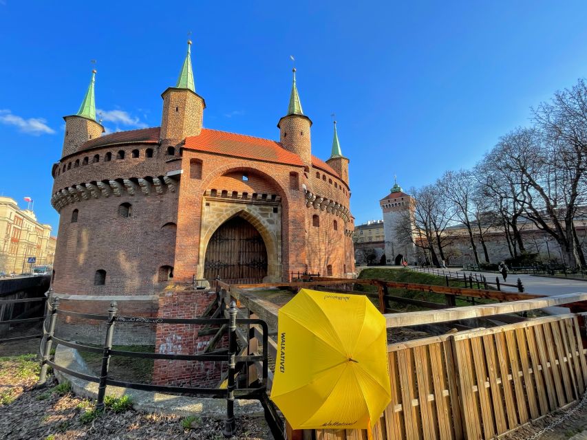 Kraków: Old Town & Wawel Castle Walking Tour in English - Why this is a smart first look at Kraków