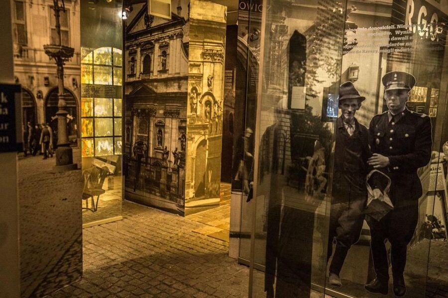 Kraków: Oskar Schindler's Factory Tour and Admission Ticket - Why Schindler’s Factory tells a bigger story