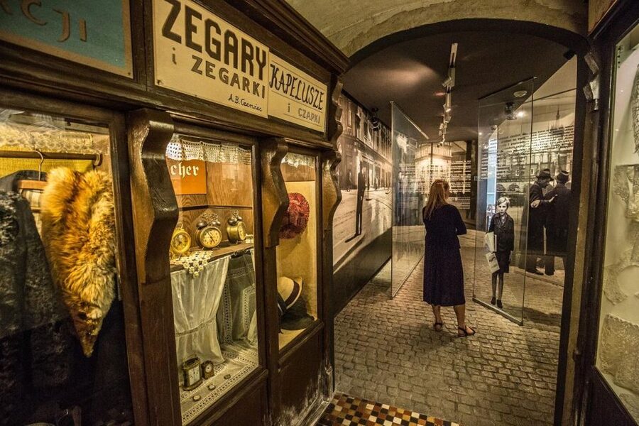 Kraków: Oskar Schindler's Factory Tour and Admission Ticket - The first galleries: Kraków before and during occupation