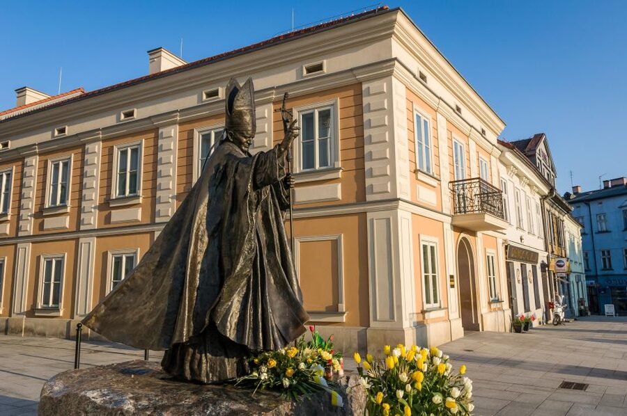Krakow: Pope John Paul II Guided Tour with Home & Sanctuary - Key points to know before booking