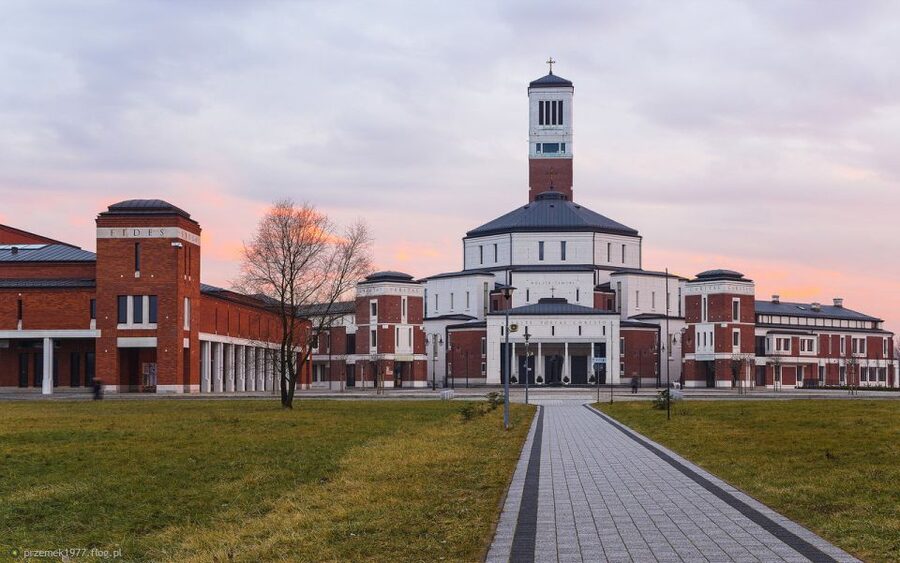 Krakow: Pope John Paul II Guided Tour with Home & Sanctuary - Who should book this experience?