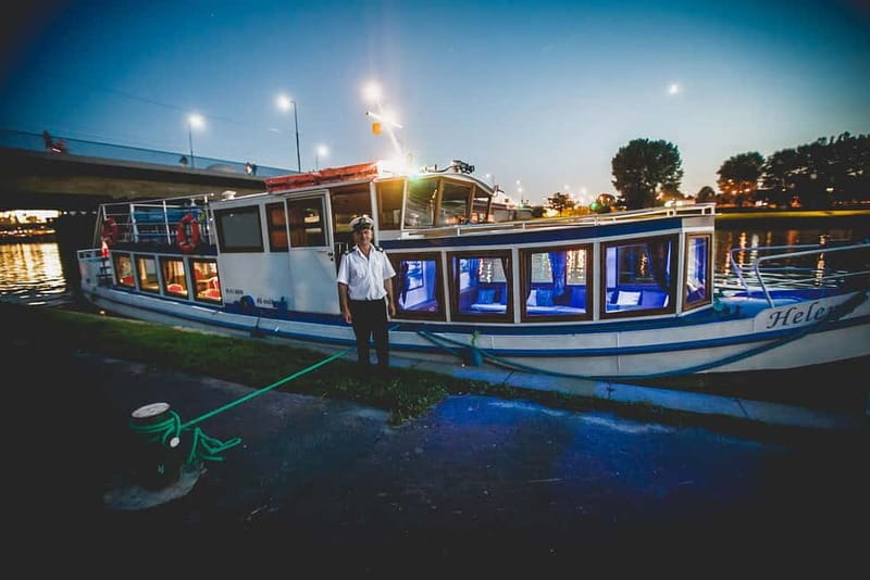 Krakow: Private Evening Boat Tour - Bridges and the Jewish district