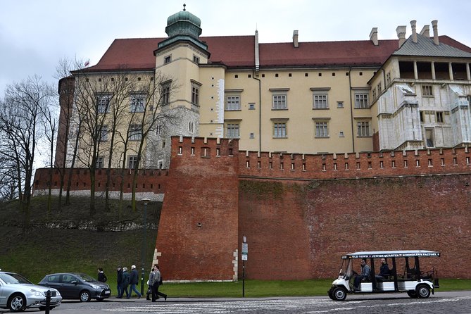 Krakow: Private Guided City Tour by Electric Car - Wawel Castle and the royal story
