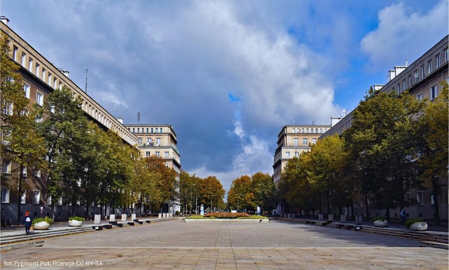 Krakow: Private Nowa Huta Adventure Tour in Communist Cars - A Soviet tank, a church, and the limits of the official story
