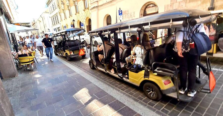 Krakow: Private Panoramic Tour by Golf Cart with Audio Guide - Old Town: Krakow’s grand opening scene