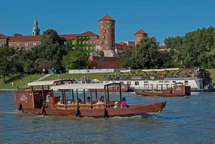 Krakow: Private Traditional Gondola Cruise - Leaving the pier and settling into the gondola
