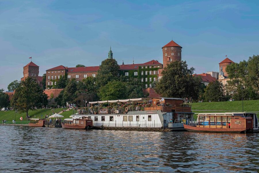 Krakow: Private Traditional Gondola Cruise - Wawel Hill and the Wawel Dragon