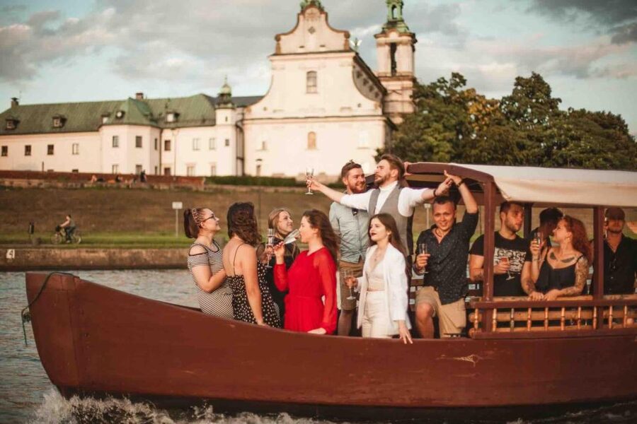 Krakow: Private Traditional Gondola Cruise - Kazimierz and Krakow’s Jewish quarter