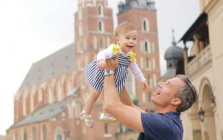 Krakow: Professional Photoshoot in the City Center - Starting at Plac Szczepanski near Charlotte café